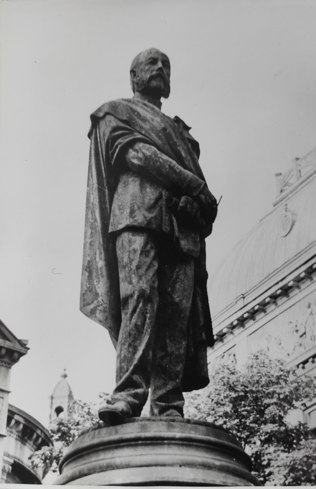 Spomenik Petru Preradoviću kipara Ivana Rendića, oko 1960. godine (Arhivska fotografija HAZU)